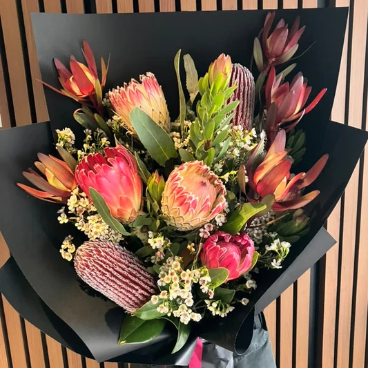 Why Does a Florist Kirribilli Stock More Native Blooms in Summer?
